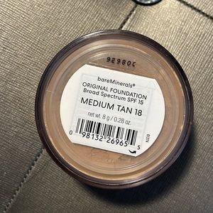 Bare minerals powder foundation